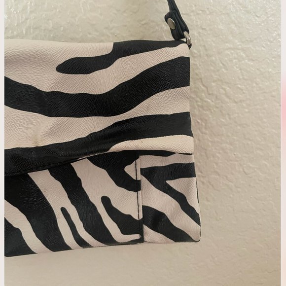 ⭐️ Zebra Animal Print Shoulder Purse Hipster Artsy Hippie Chic Glam Modern Purse - Picture 3 of 6